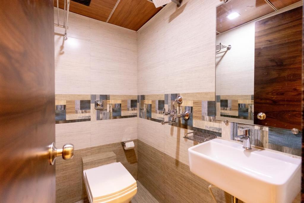 Hotel A. K. International - Fort ムンバイ エクステリア 写真
